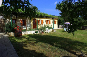 Charmantes Ferienhaus in Bartići mit Terrasse